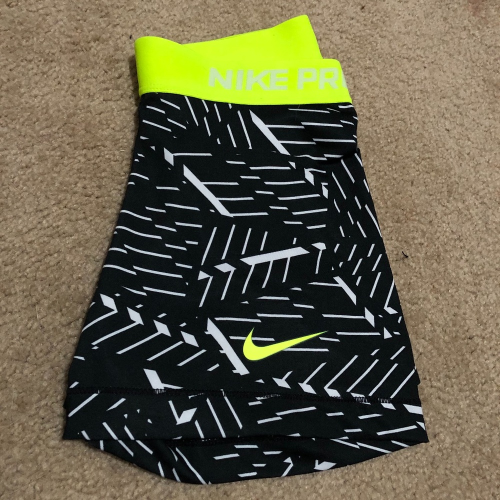 Womens NIKE PRO shorts, SIZE S